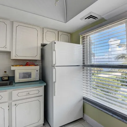 Image 1 - 3232 South Ocean Boulevard, Palm Beach, Palm Beach County, FL 33480, USA - Apartment for rent