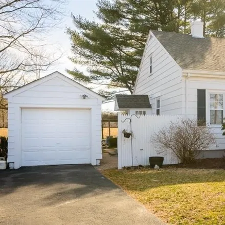 Rent this 2 bed house on 1348 Main Road in Tiverton, RI 02878