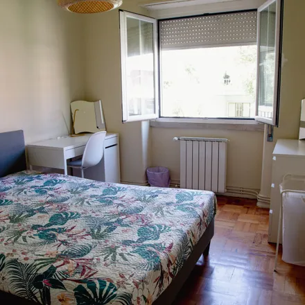Rent this 1 bed room on Avenida Dom Rodrigo da Cunha 18 in 1700-112 Lisbon, Portugal
