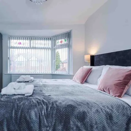 Image 5 - Trafford, WA15 8AS, United Kingdom - Duplex for rent