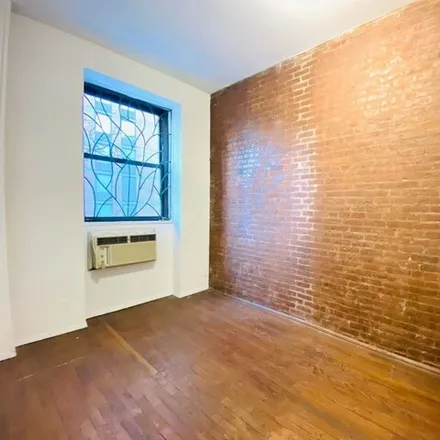 Image 7 - 457 West 43rd Street, New York, NY 10036, USA - Apartment for sale