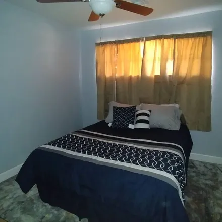 Rent this 3 bed house on Glendale