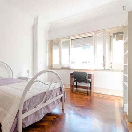 Rent this 7 bed room on Associação Portuguesa de Técnicos de Contas in Rua Rodrigues Sampaio, 1150-281 Lisbon