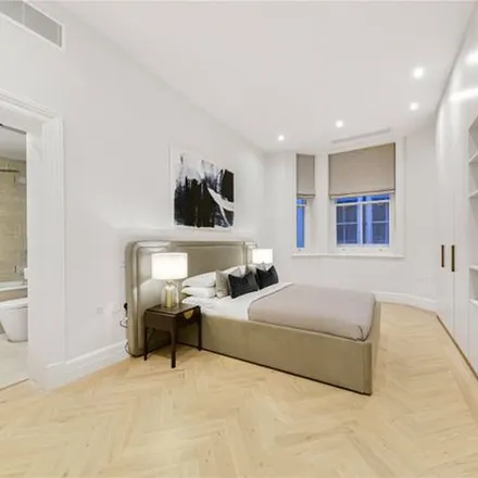 Rent this 5 bed apartment on Cumberland House in Kensington Road, London