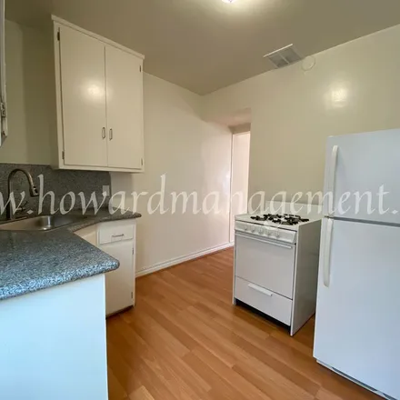 Image 6 - Barrington & Kiowa, South Barrington Avenue, Los Angeles, CA 90073, USA - Apartment for rent