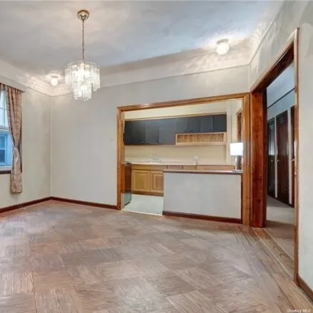 Image 5 - 60-64 Linden Street, New York, NY 11385, USA - Duplex for sale