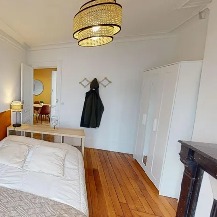 Rent this 9 bed room on 61 Rue des Cloÿs in 75018 Paris, France