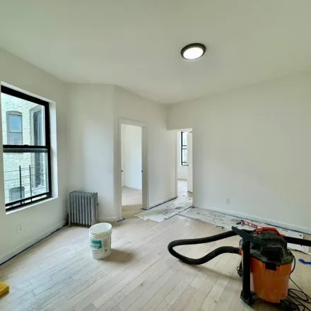Rent this 3 bed apartment on 503 West 175th Street in New York, NY 10033