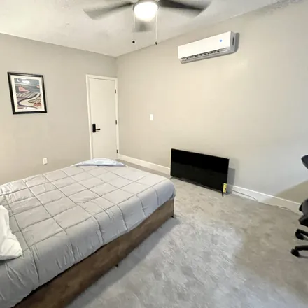 Rent this 1 bed room on Orlando in Boggy Creek, US