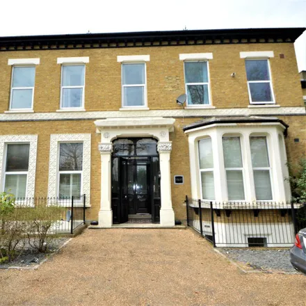 Rent this 2 bed apartment on Haling Park Road in London, CR2 6NN