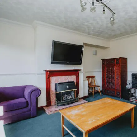 Rent this 6 bed duplex on 14 Burrows Crescent in Beeston, NG9 2QX