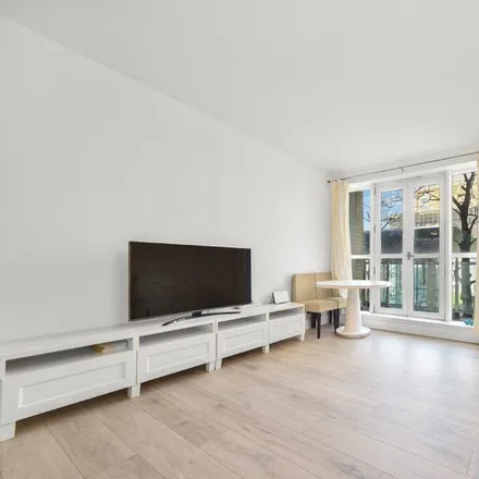 Rent this 1 bed apartment on Hanover House in 32 Westferry Circus, Canary Wharf