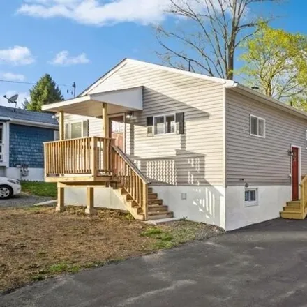 Buy this 3 bed house on James Roe Constrution in 30 State Street, City of Middletown