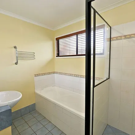 Rent this 3 bed apartment on Amaroo Crescent in Innes Park QLD, Australia