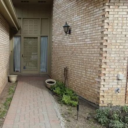 Image 4 - 7179 Suncrest Road, West Bloomfield Township, MI 48322, USA - Condo for sale