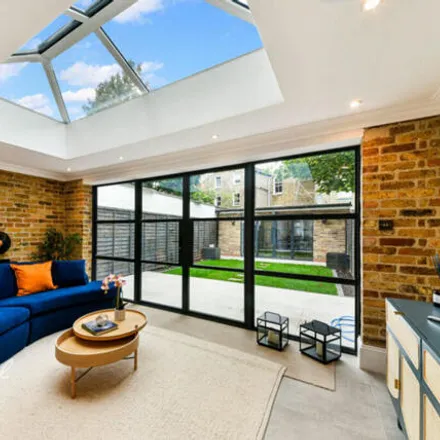 Image 5 - Farleigh Road, London, N16 7TH, United Kingdom - Townhouse for sale