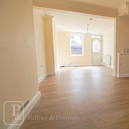 Image 2 - 18 Crowhurst Road, Colchester, CO3 3JN, United Kingdom - Townhouse for rent