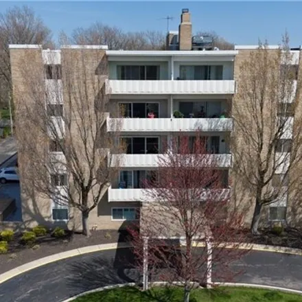 Buy this 2 bed condo on unnamed road in Rocky River, OH 44116
