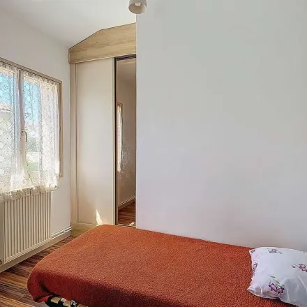 Image 4 - Brignais, Rhône, France - Apartment for rent