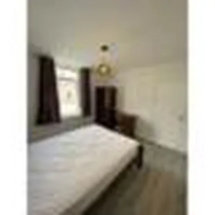 Rent this 5 bed apartment on Dogfield Street in Cardiff, CF24 4QJ
