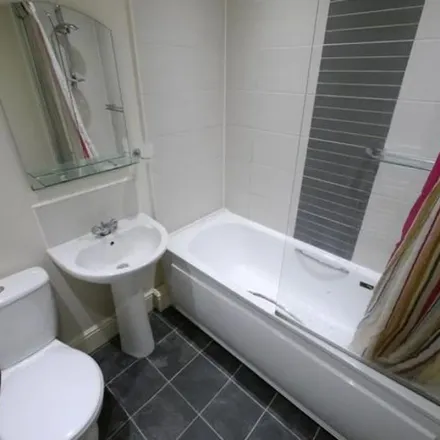 Rent this 3 bed apartment on Archery Road in Leeds, LS2 9AT