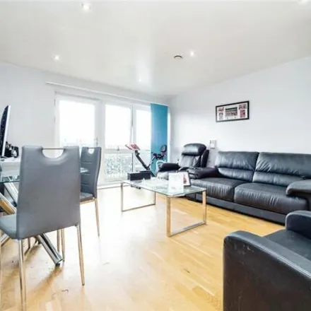 Image 2 - Northumberland Avenue, Squirrels Heath Lane, London, RM11 2EA, United Kingdom - Apartment for sale