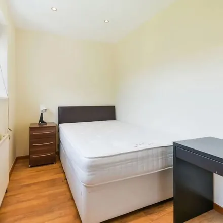 Rent this 3 bed apartment on 56 Dupont Road in The Apostles, London