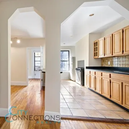 Rent this 1 bed townhouse on 352 E 55th St Apt 3B in New York, 10022