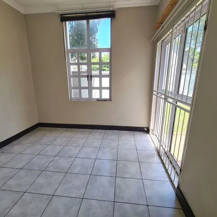 Image 6 - Chicken Licken, Oppenheimer Road, Athlone Park, Umbogintwini, South Africa - Apartment for rent