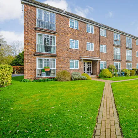 Rent this 1 bed room on Lower Cookham Road in Maidenhead, SL6 8JS