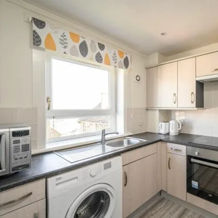 Image 4 - 19 Wester Drylaw Place, City of Edinburgh, EH4 2TN, United Kingdom - Apartment for sale