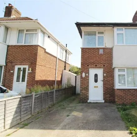Rent this 3 bed duplex on Rossendale Road in Reading, RG4 5JU