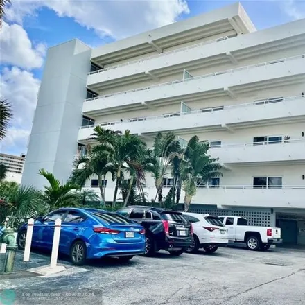 Buy this 1 bed condo on 3218 Northeast 12th Street in Country Club Isles, Pompano Beach