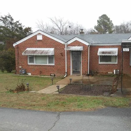 Buy this 2 bed house on 227 East Songer Street in Waynesboro, TN 38485