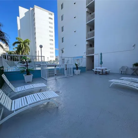 Image 2 - Bayview Condominium, 1345 Lincoln Road, Miami Beach, FL 33139, USA - Apartment for rent