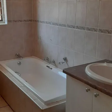 Image 3 - Hole In One Avenue, Mogale City Ward 23, Krugersdorp, 1746, South Africa - Townhouse for rent
