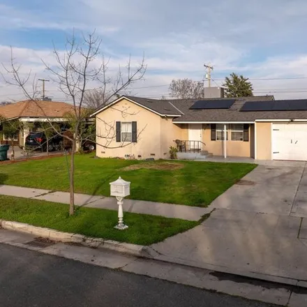 Buy this 3 bed house on 522 North Manor Street in Tulare, CA 93274