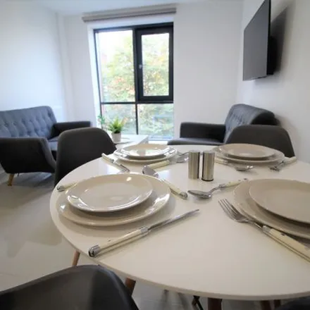 Rent this 3 bed apartment on University of Leeds in Inner Ring Road, Arena Quarter