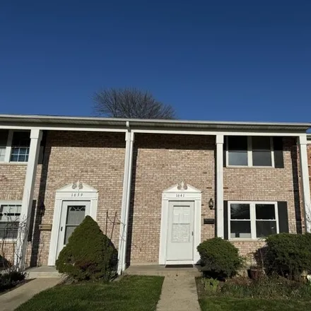 Buy this 3 bed condo on 1641 Mc Kool Avenue in Streamwood, IL 60107