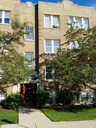 Rent this 2 bed condo on 836 S Maple Ave Apt 20 in Oak Park, Illinois