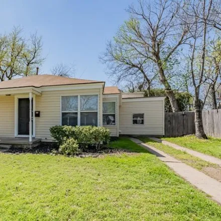 Buy this 3 bed house on 825 Edgefield Road in Fort Worth, TX 76107