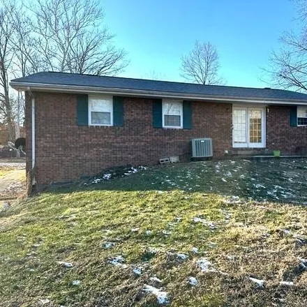 Image 4 - 1030 Brady Street, Loogootee, Martin County, IN 47553, USA - House for sale