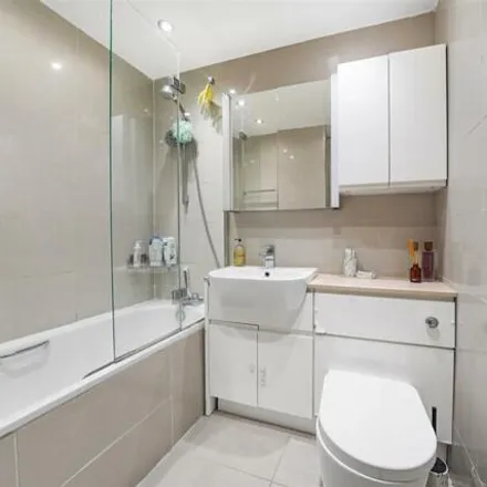 Image 7 - March Court, Warwick Drive, London, SW15 6LB, United Kingdom - Apartment for sale