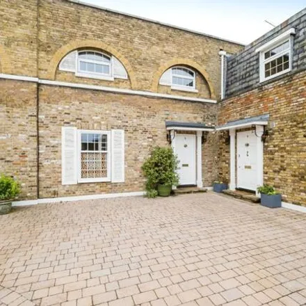 Image 1 - Twentyman Close, London, IG8 0ER, United Kingdom - Townhouse for sale