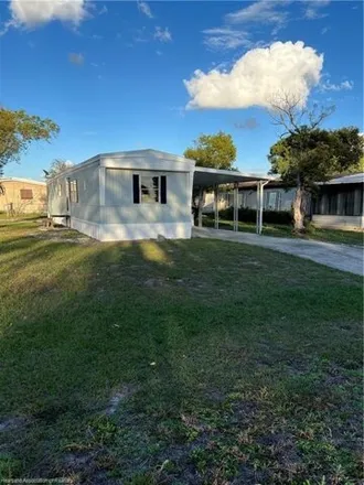 Buy this studio apartment on 227 N 1st St in Lake Wales, Florida