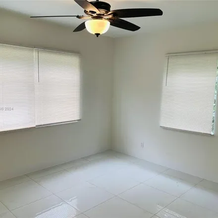 Image 9 - 1880 Northeast 157th Terrace, North Miami Beach, FL 33162, USA - House for rent