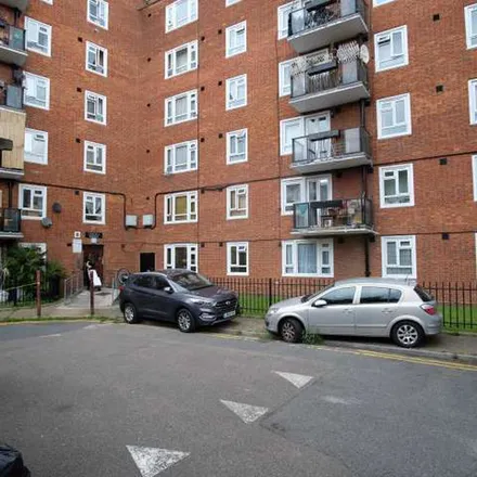 Rent this 5 bed apartment on Parkington House in Clapham Road, Stockwell Park