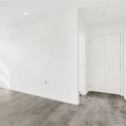 Image 8 - 129-24 Merrick Boulevard, New York, NY 11434, USA - House for sale