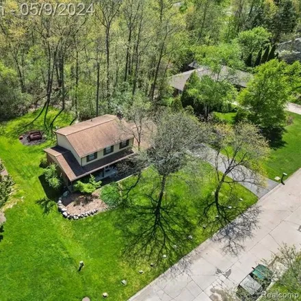 Image 5 - 4735 Hardwoods Drive, Orchard Lake Village, West Bloomfield Township, MI 48323, USA - House for sale