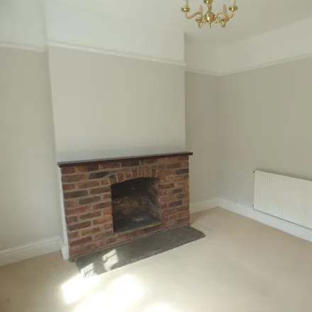 Image 2 - 16 Hawthorn Walk, Wilmslow, SK9 5BS, United Kingdom - Townhouse for rent